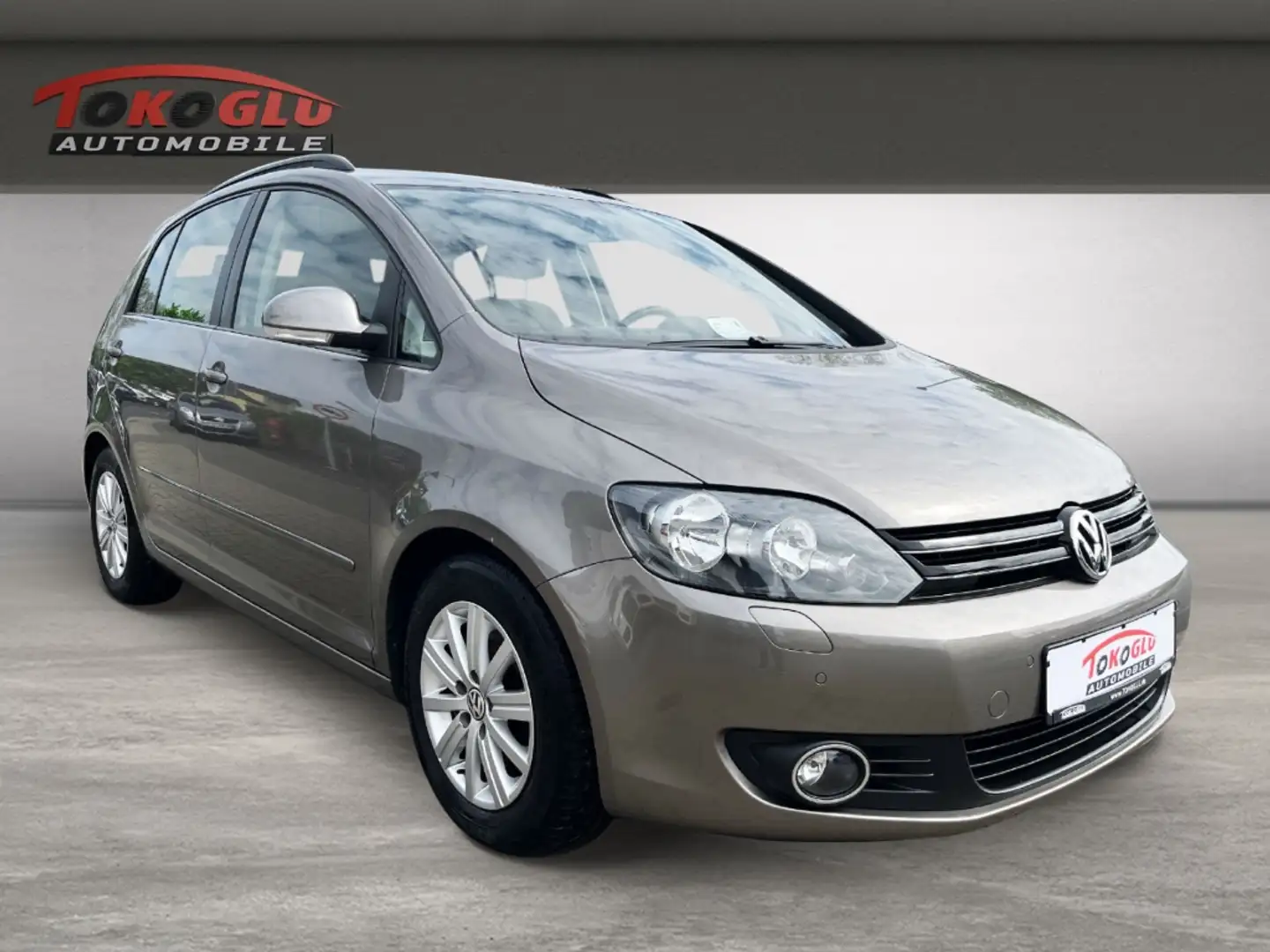 Volkswagen Golf Plus VI Comfortline 1.6 TDI Temp PDCv+h Berganfahrass. Braun - 1