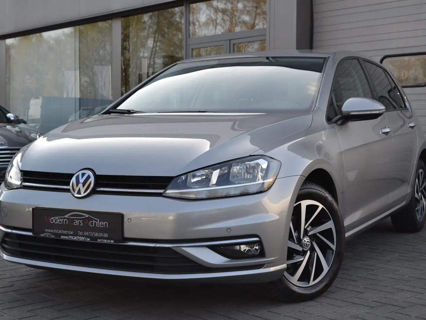 Volkswagen Golf 1.0 TSI Join. Navi, carplay, camera... Grijs - 1