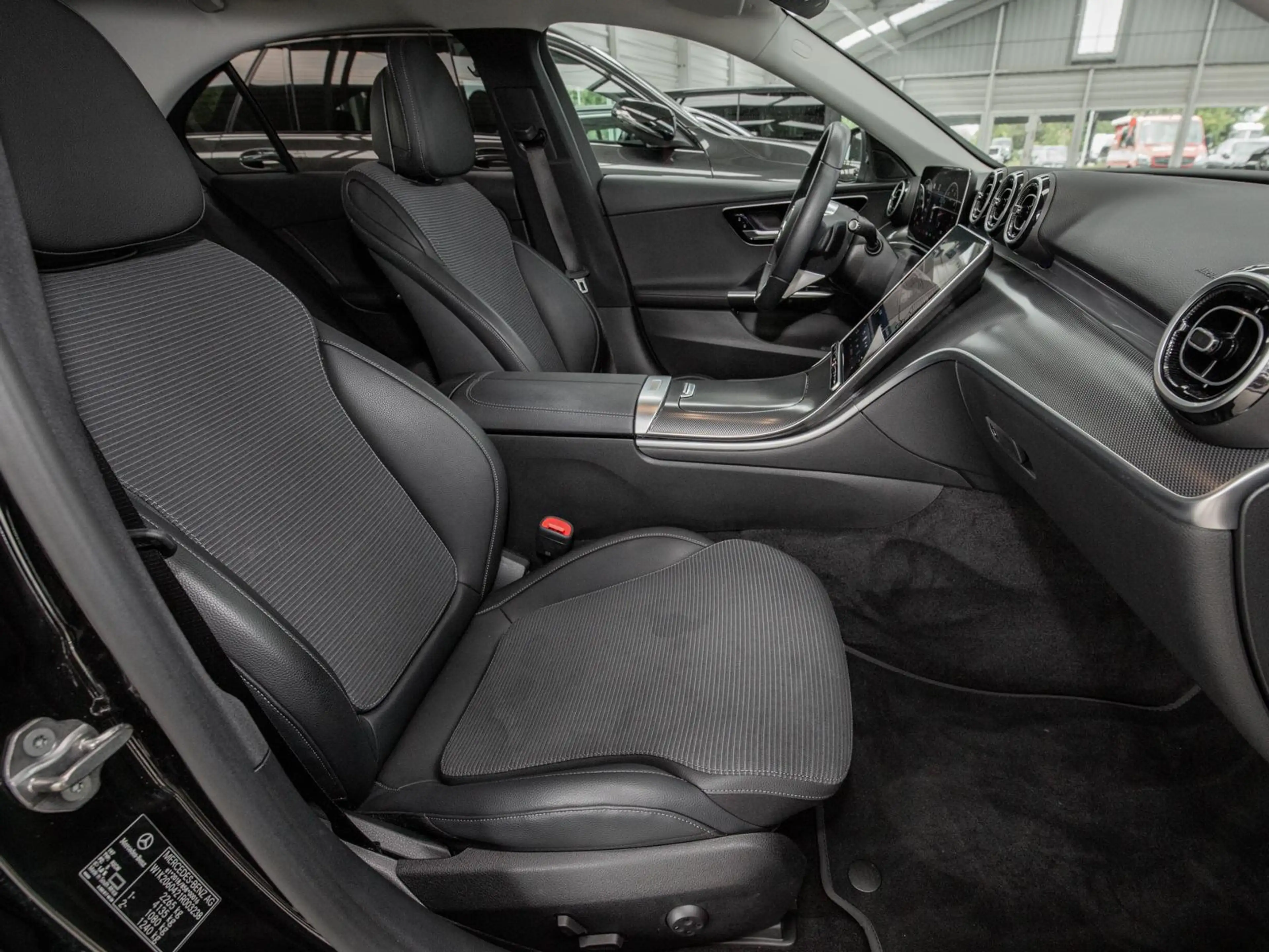 Mercedes-Benz C 200 AVANTGARDE RüKam+LED+Sitzh.+17 — photo 5