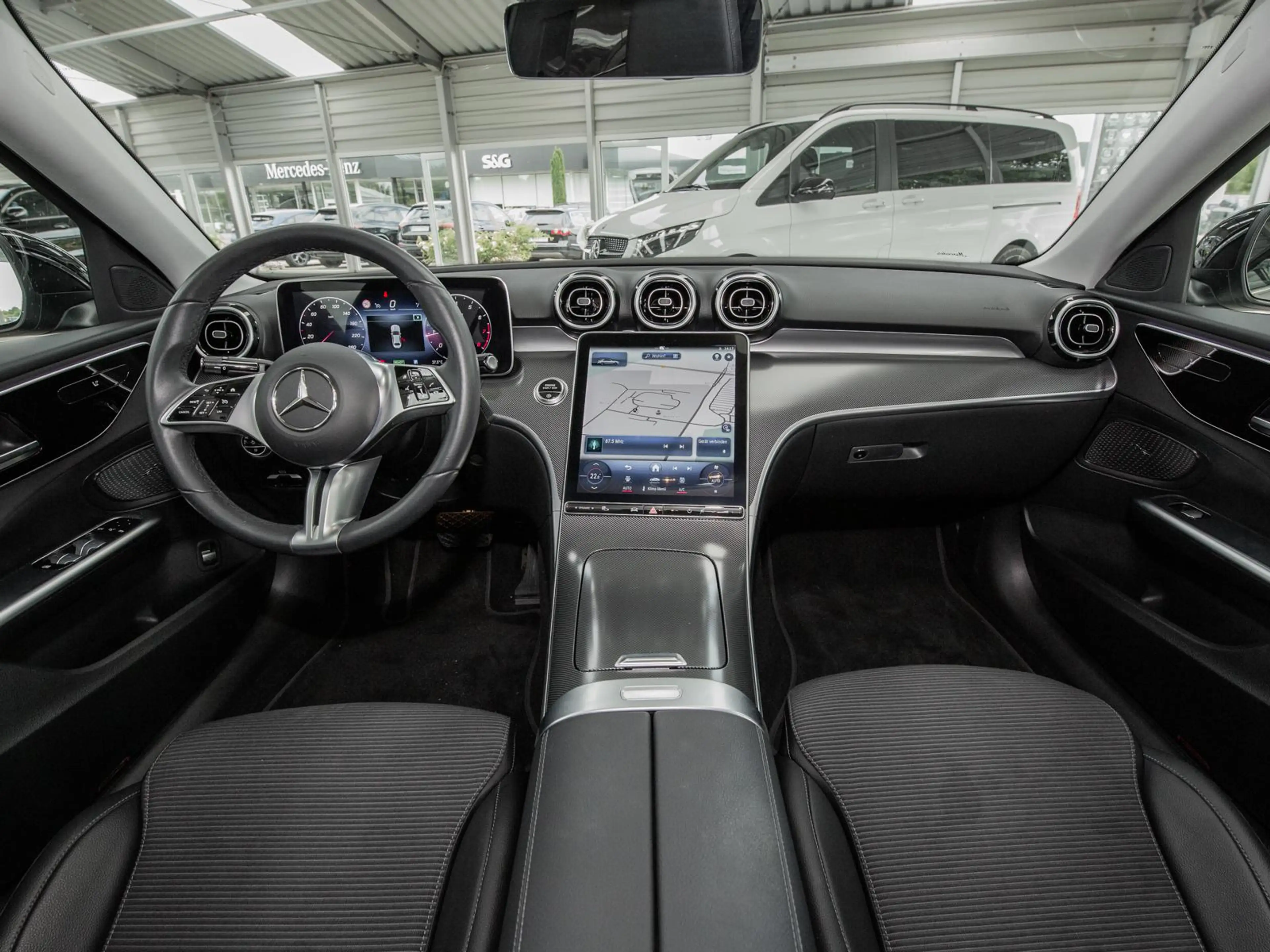 Mercedes-Benz C 200 AVANTGARDE RüKam+LED+Sitzh.+17 — photo 8
