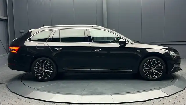 Skoda Superb view 6