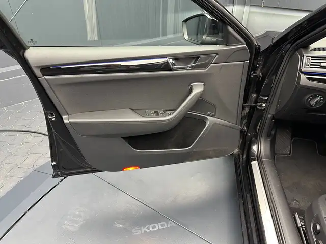 Skoda Superb view 13
