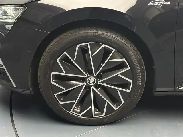 Skoda Superb view 9