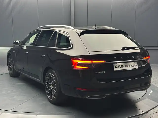 Skoda Superb view 3