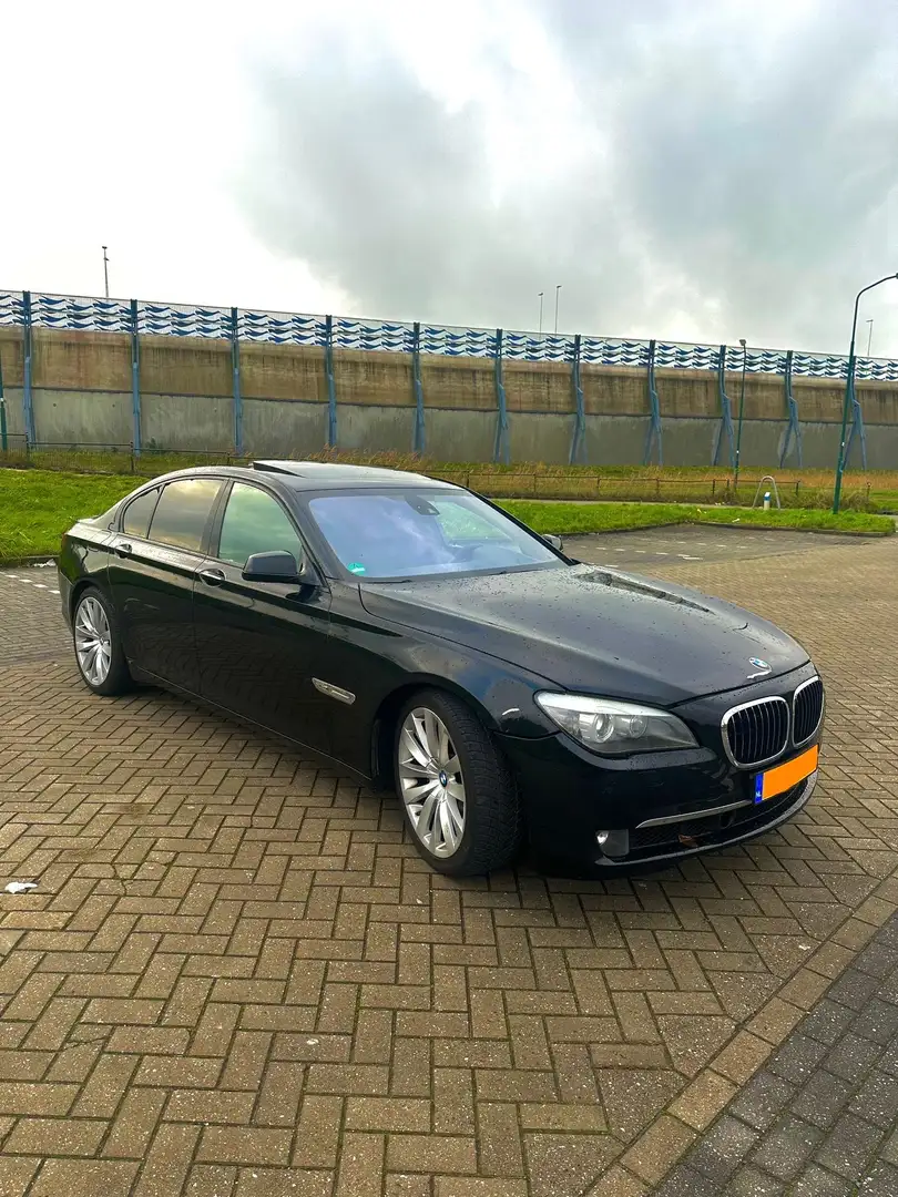 BMW 750 xdrive Černá - 2