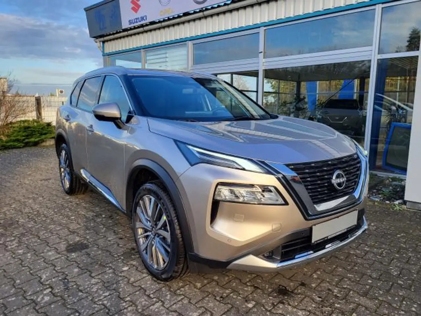 Nissan X-Trail TEKNA+ AUTOMATIK LEDER HUD BOSE LED Silber - 1