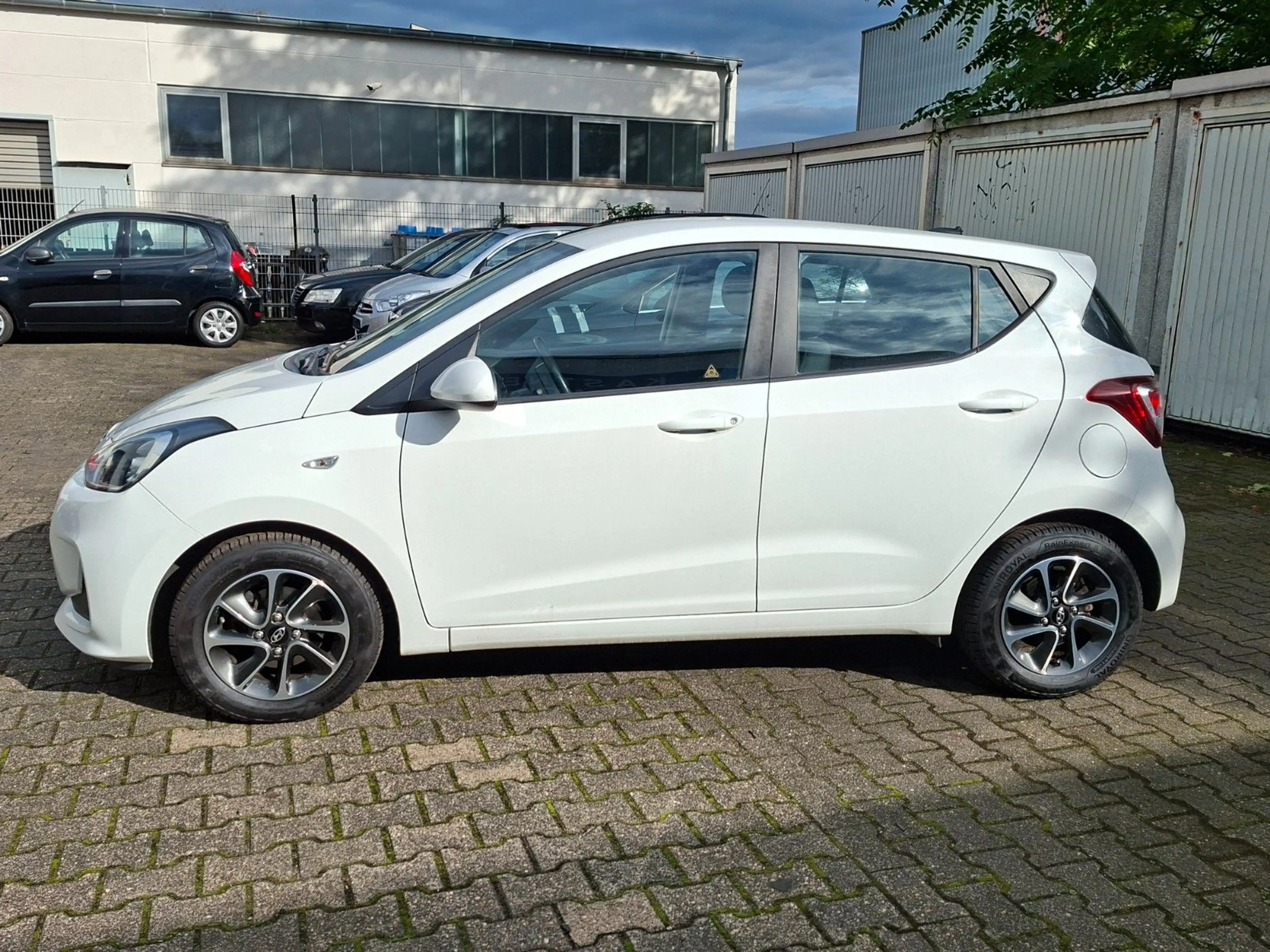 Hyundai i10 Trend Sicherheitspaket Klima PDC — photo 4