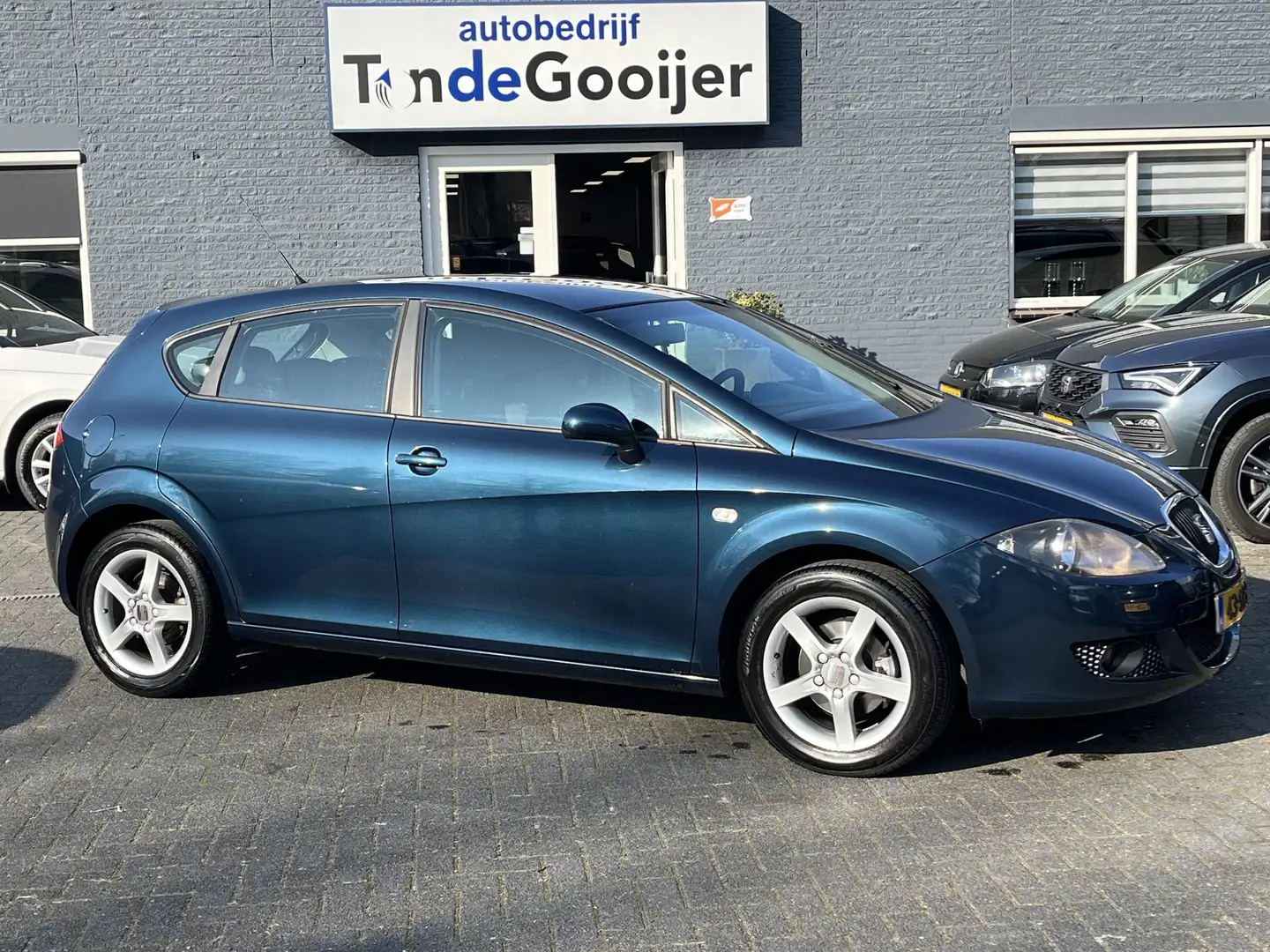 SEAT Leon 1.6 Reference | AIRCO | PDC | 17" | Bleu - 1