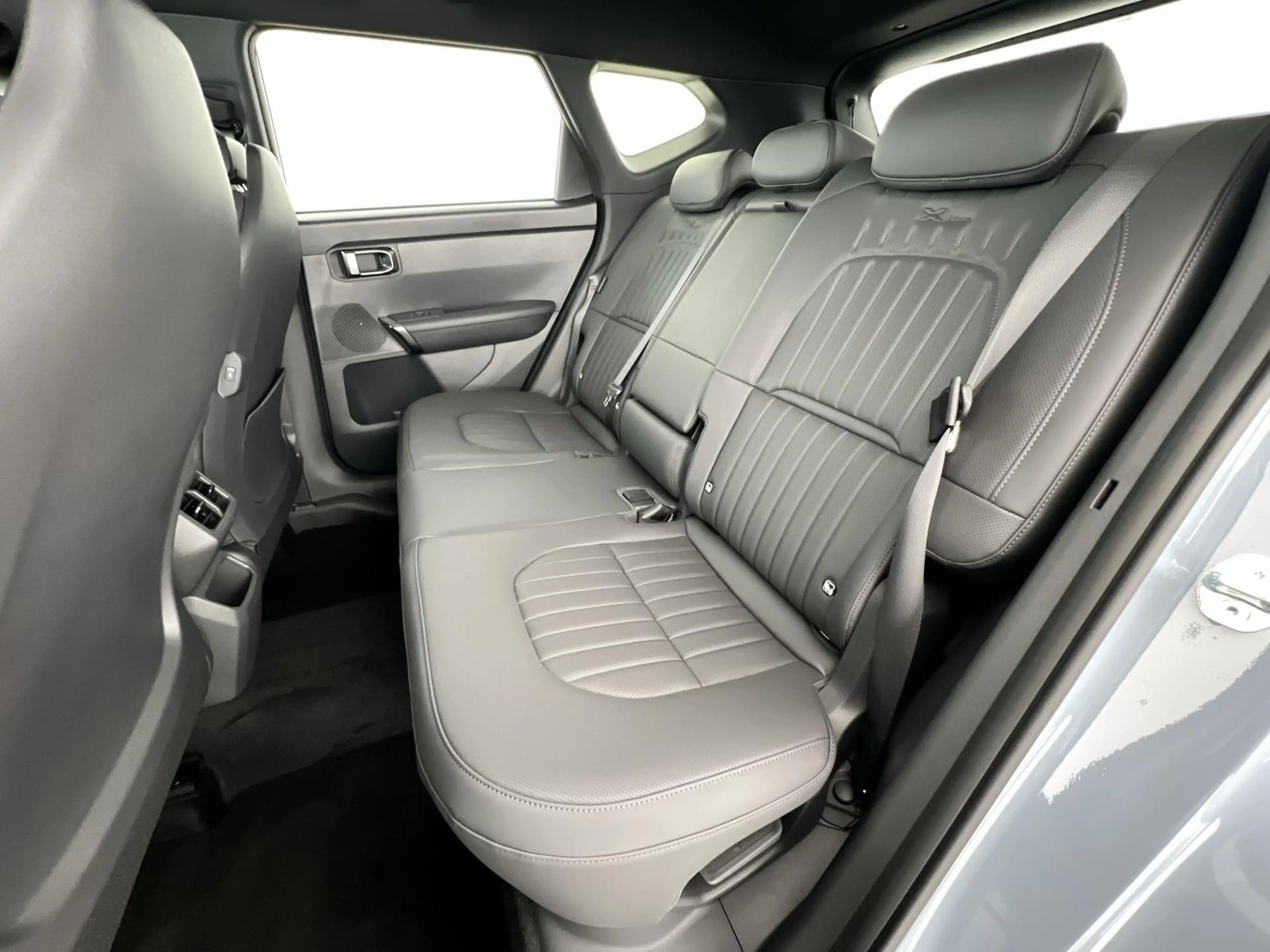 Kia Seltos AWD X-Line 1.6 T-GDI 180PS SHZ*LEDER*360° — photo 8