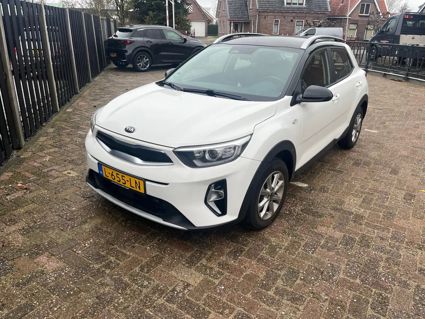 Kia Stonic 1.0 T-GDi MHEV DynamicLine uniek lage km stand! | Weiß - 1
