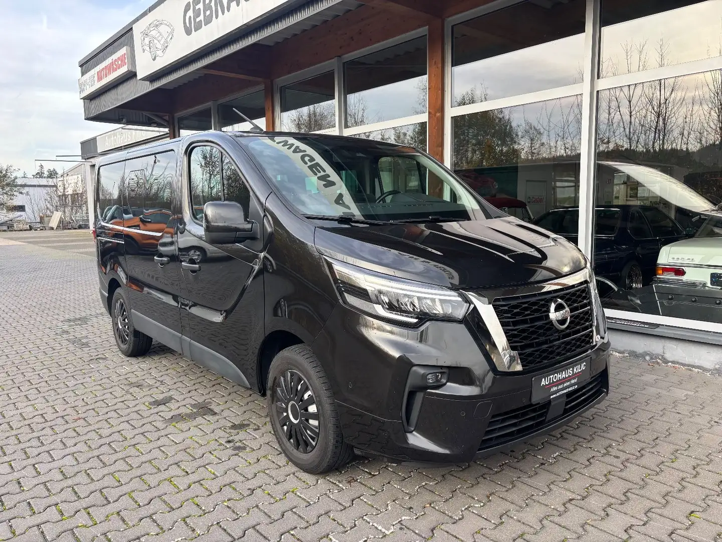Nissan NV300 L1H1 2,8t TEKNA Automatik R-Cam Noir - 1