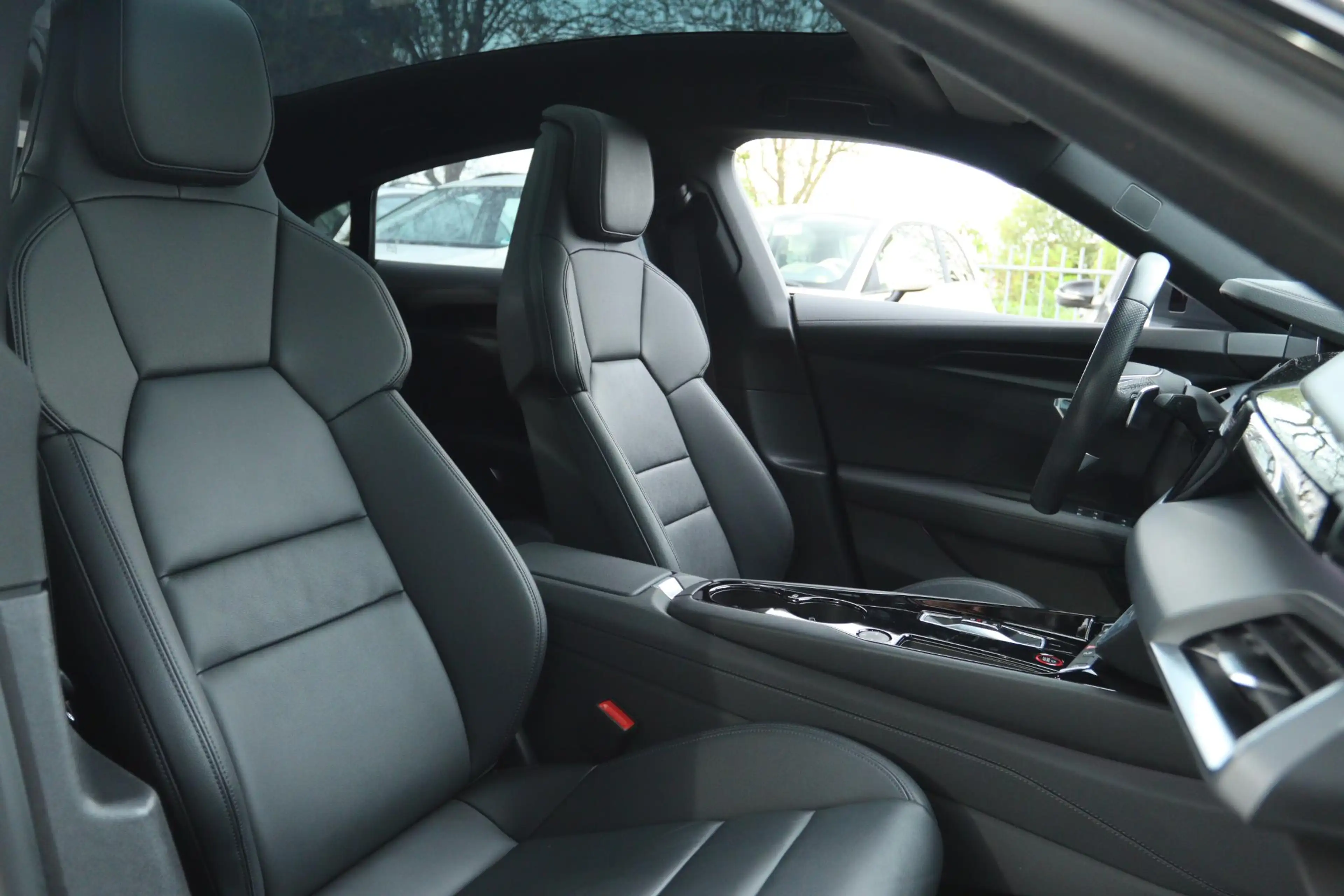 Audi e-tron GT GT 93 KWH 477PK | PANO | ORIG NL | ACC | B&O | MEM — photo 4