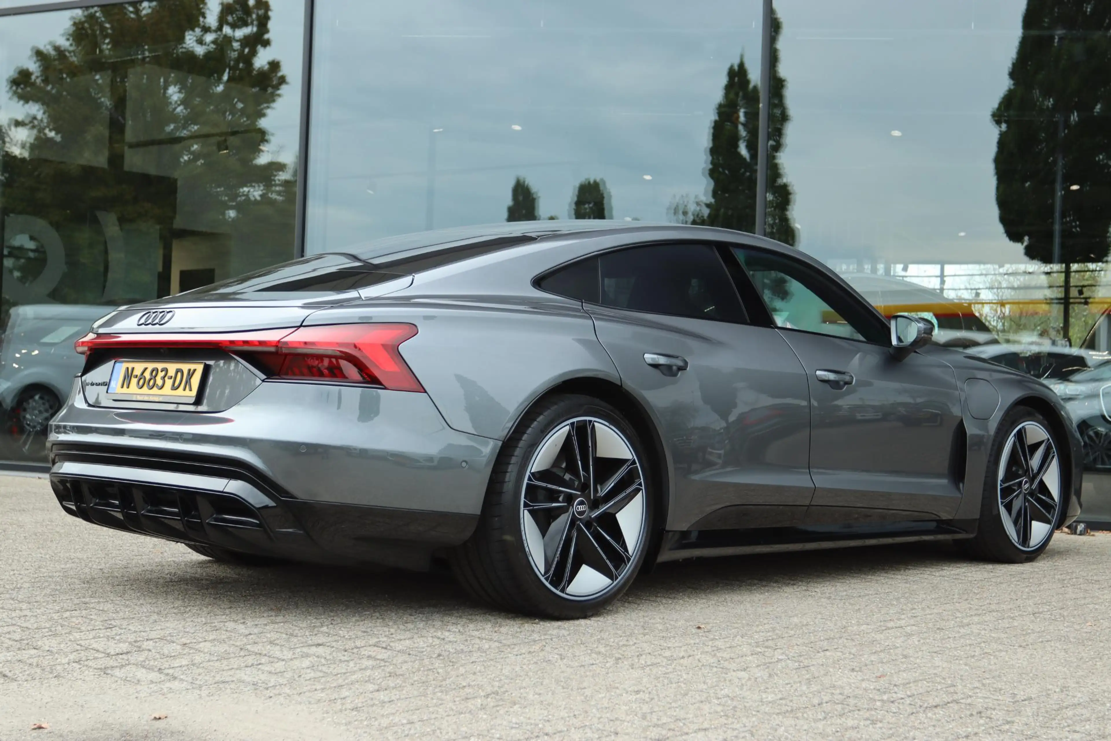 Audi e-tron GT GT 93 KWH 477PK | PANO | ORIG NL | ACC | B&O | MEM — photo 2