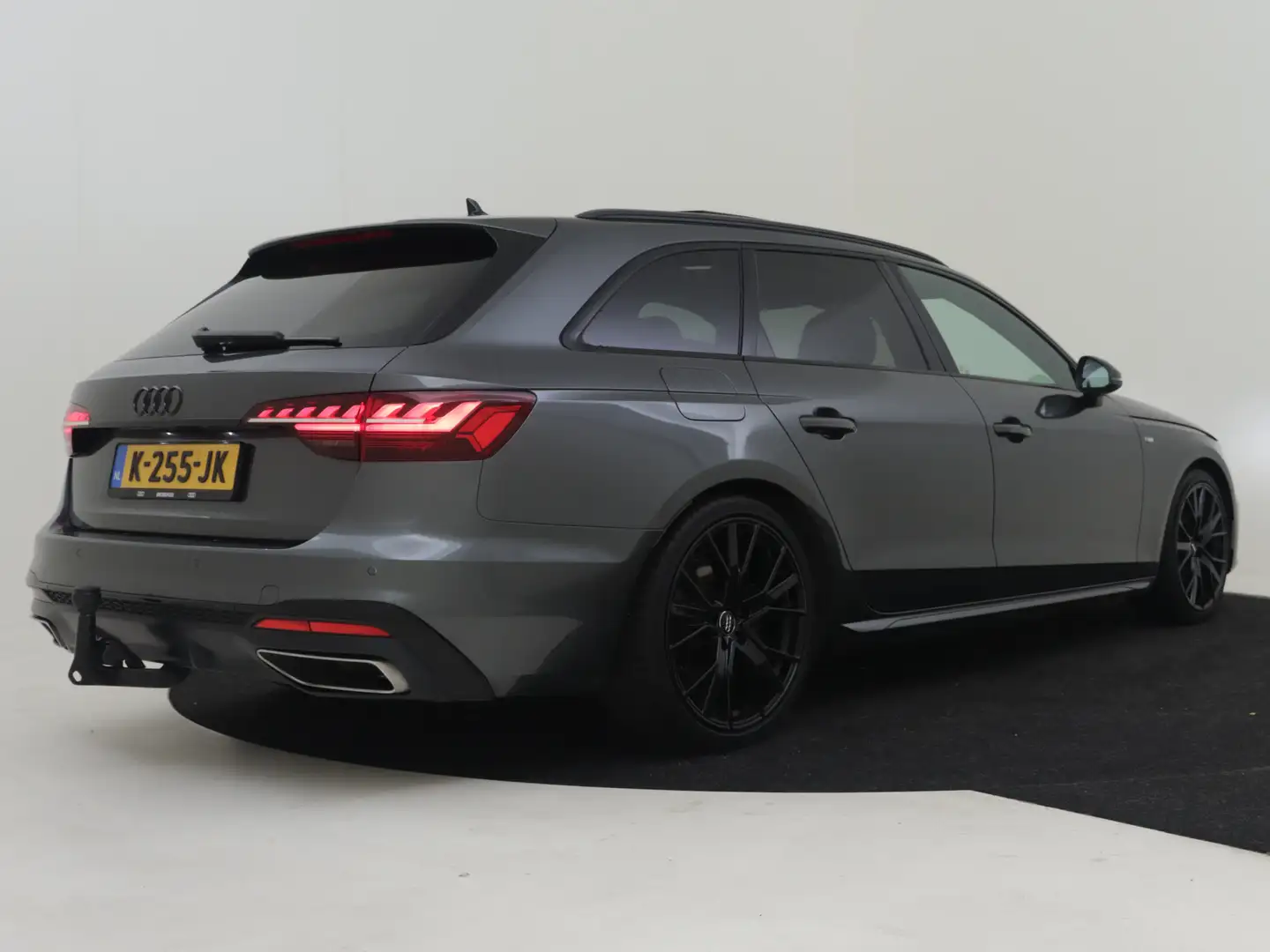 Audi A4 Avant 40 TFSI quattro S edition 204pk Panorama dak Grigio - 2