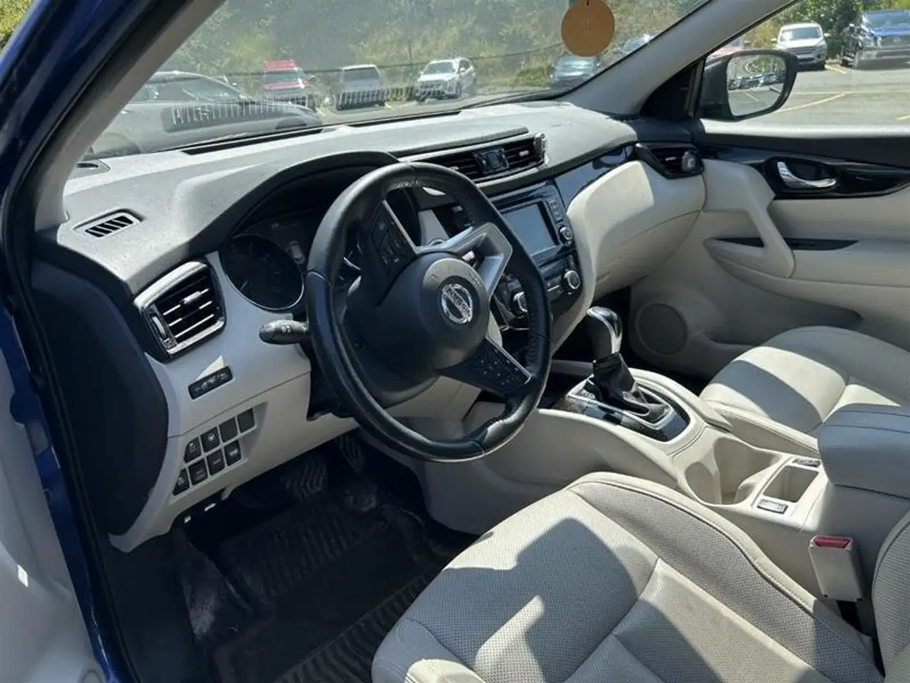 Nissan Qashqai снимка Nissan Qashqai