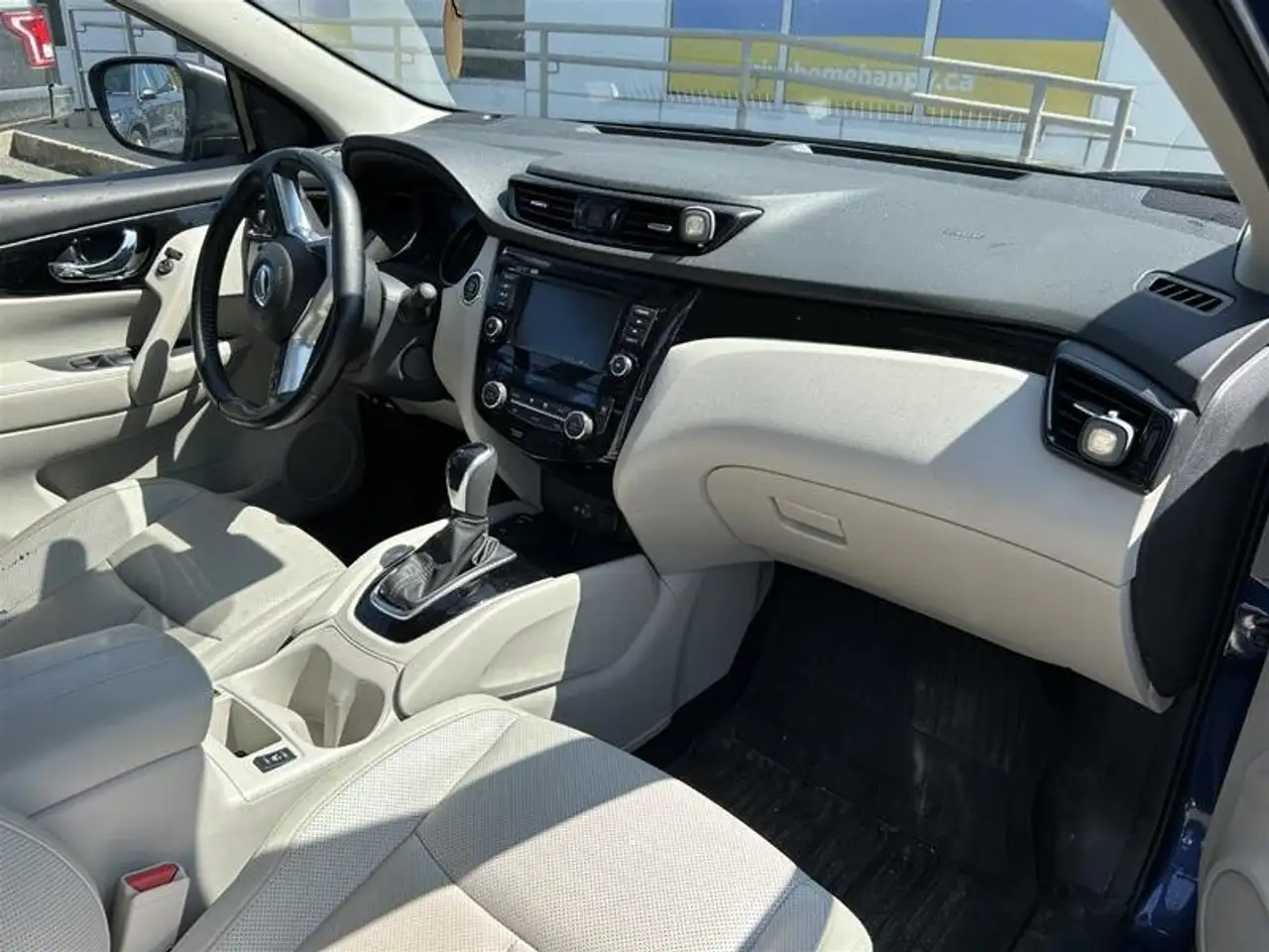 Nissan Qashqai снимка Nissan Qashqai