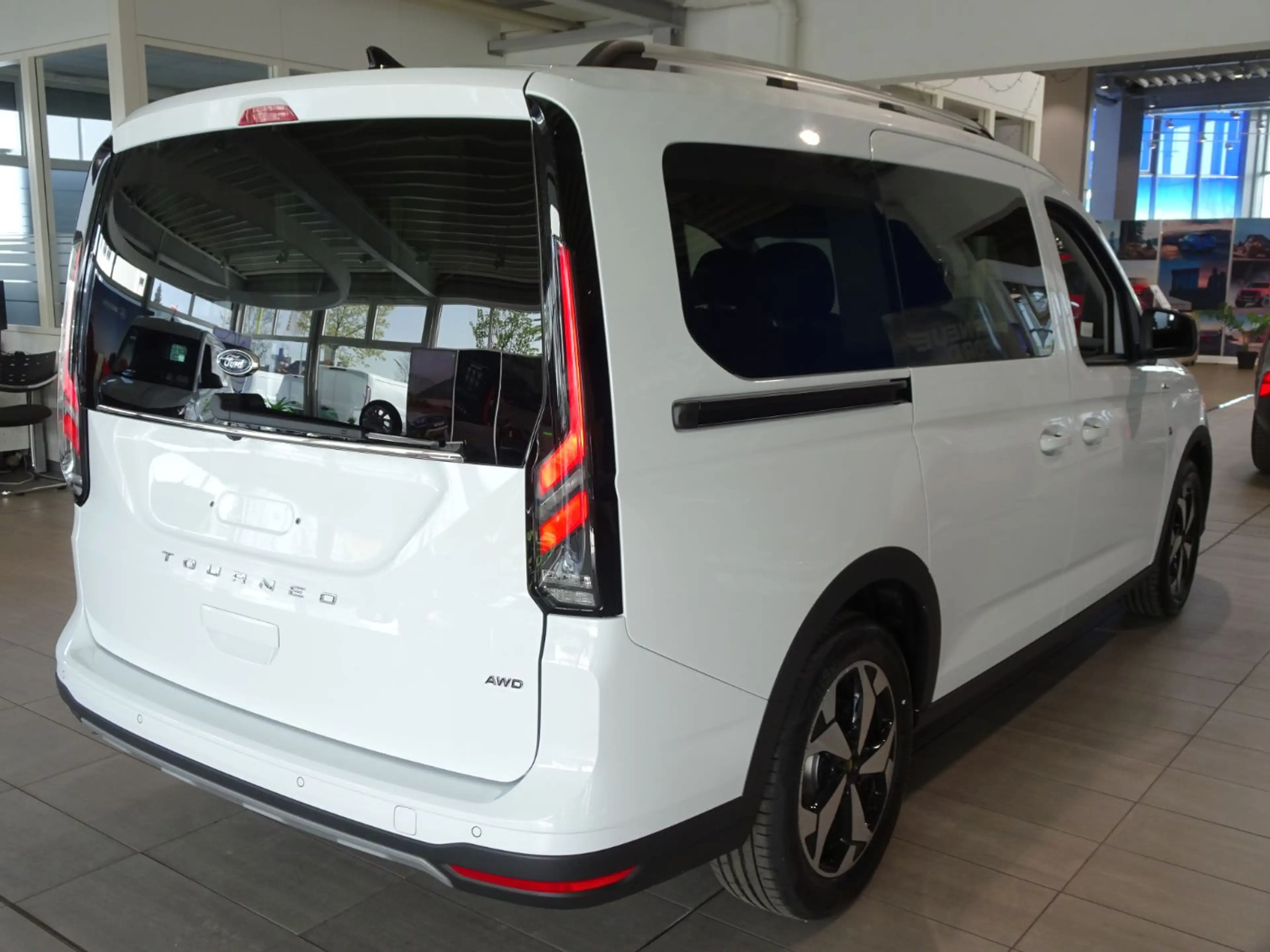 Ford Grand Tourneo Connect Active AWD 7-SITZER*PANO — photo 8