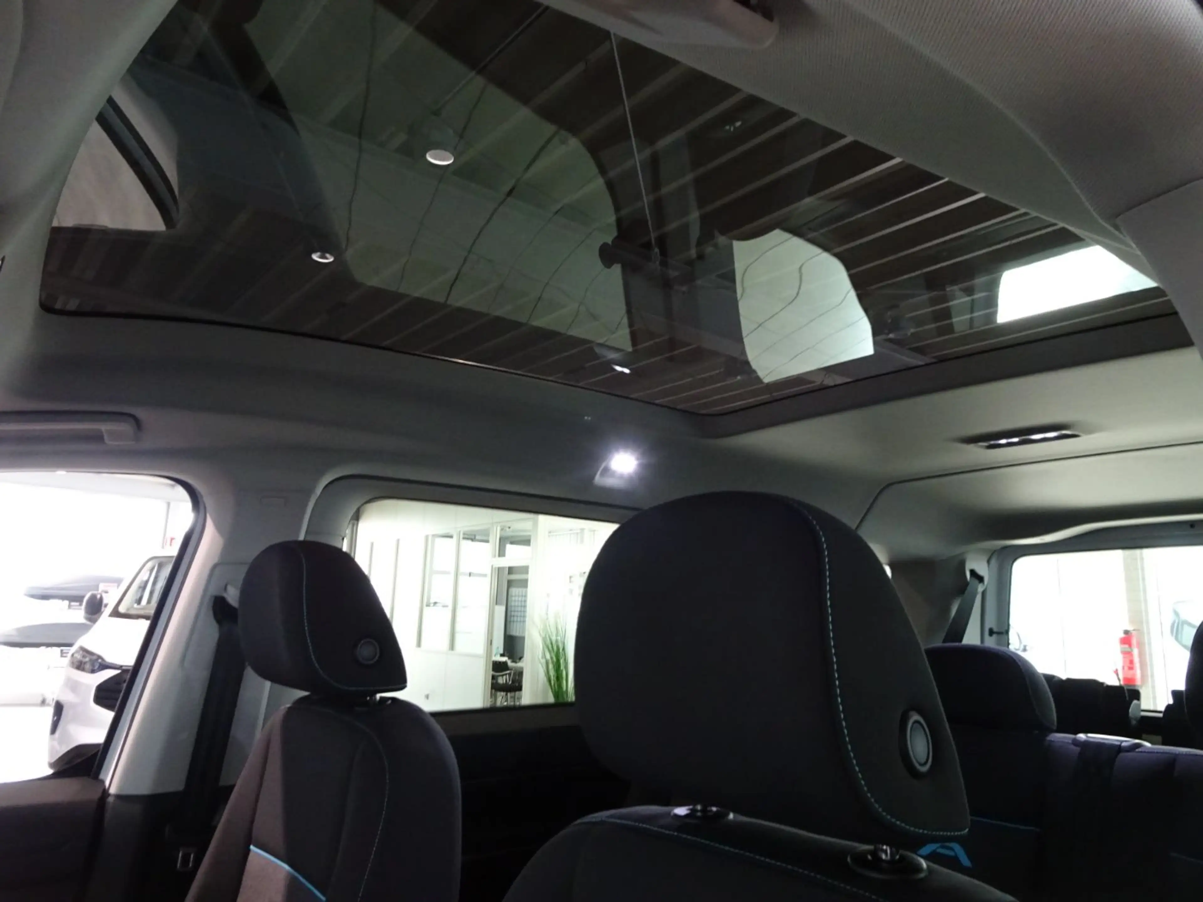 Ford Grand Tourneo Connect Active AWD 7-SITZER*PANO — photo 4