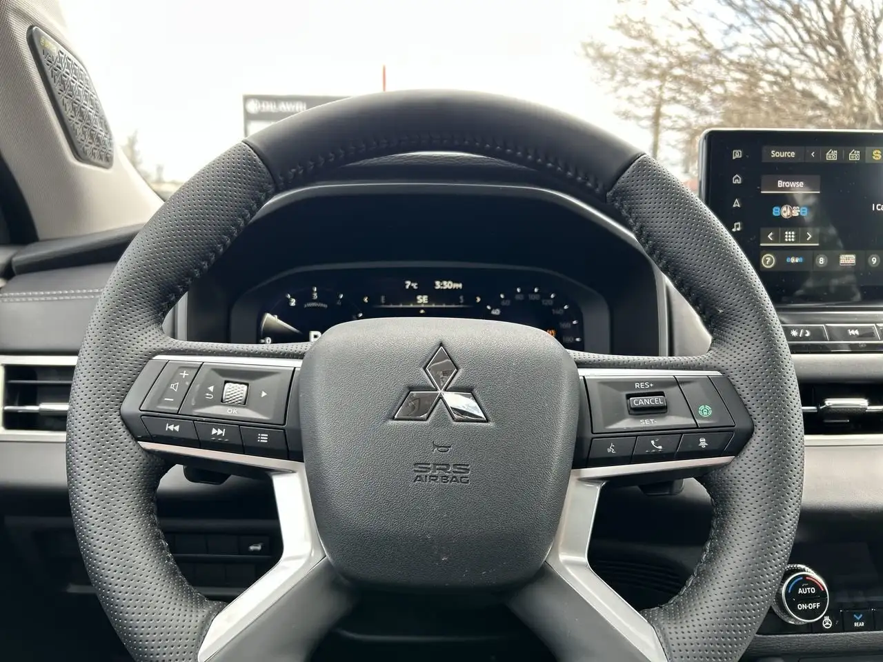 Mitsubishi Outlander снимка Mitsubishi Outlander