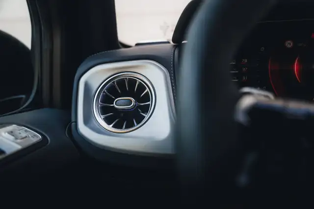 Mercedes-Benz G-Class view 9