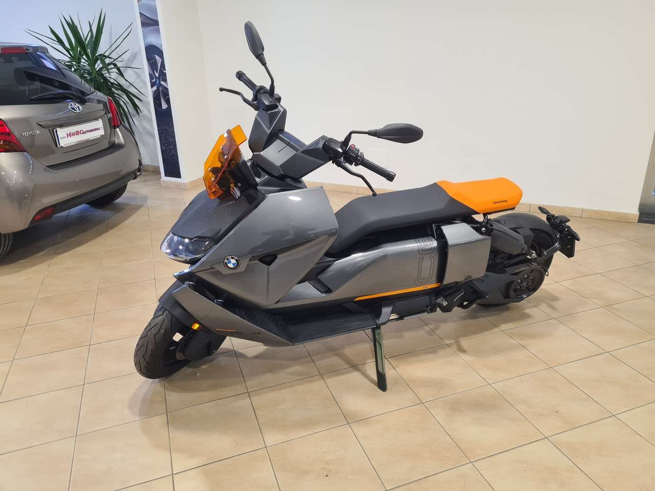 BMW CE 04