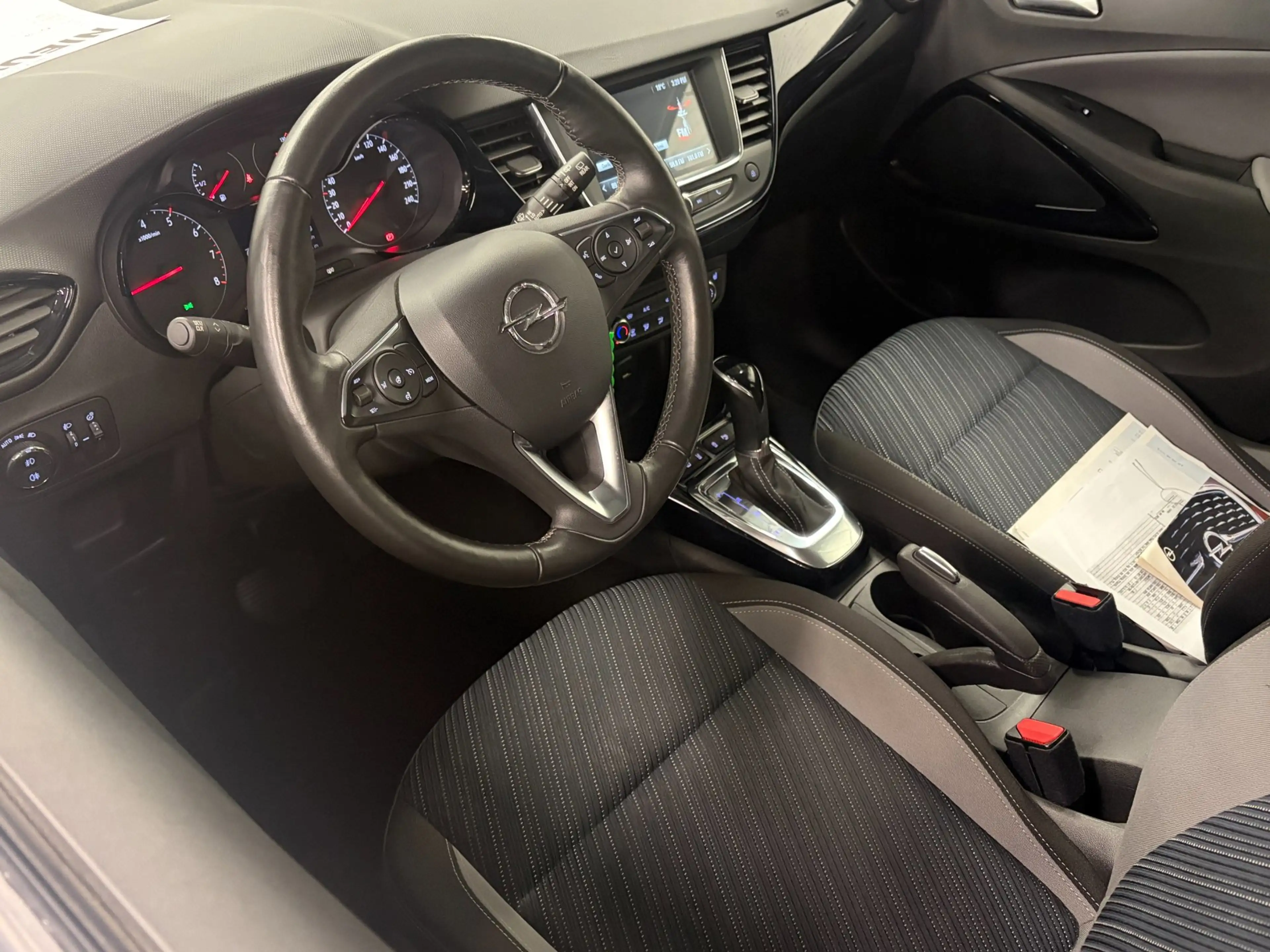 Opel Crossland X 1.2 Turbo 120 Jaar Edition Automaat 130pk Airco / — photo 2