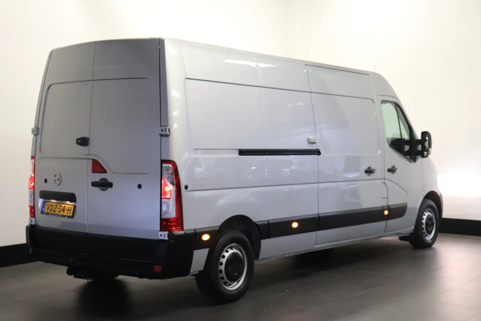 Opel Movano 2.3 Turbo 136PK L3H2 EURO 6 - AC/climate - Navi - Zilver - 2