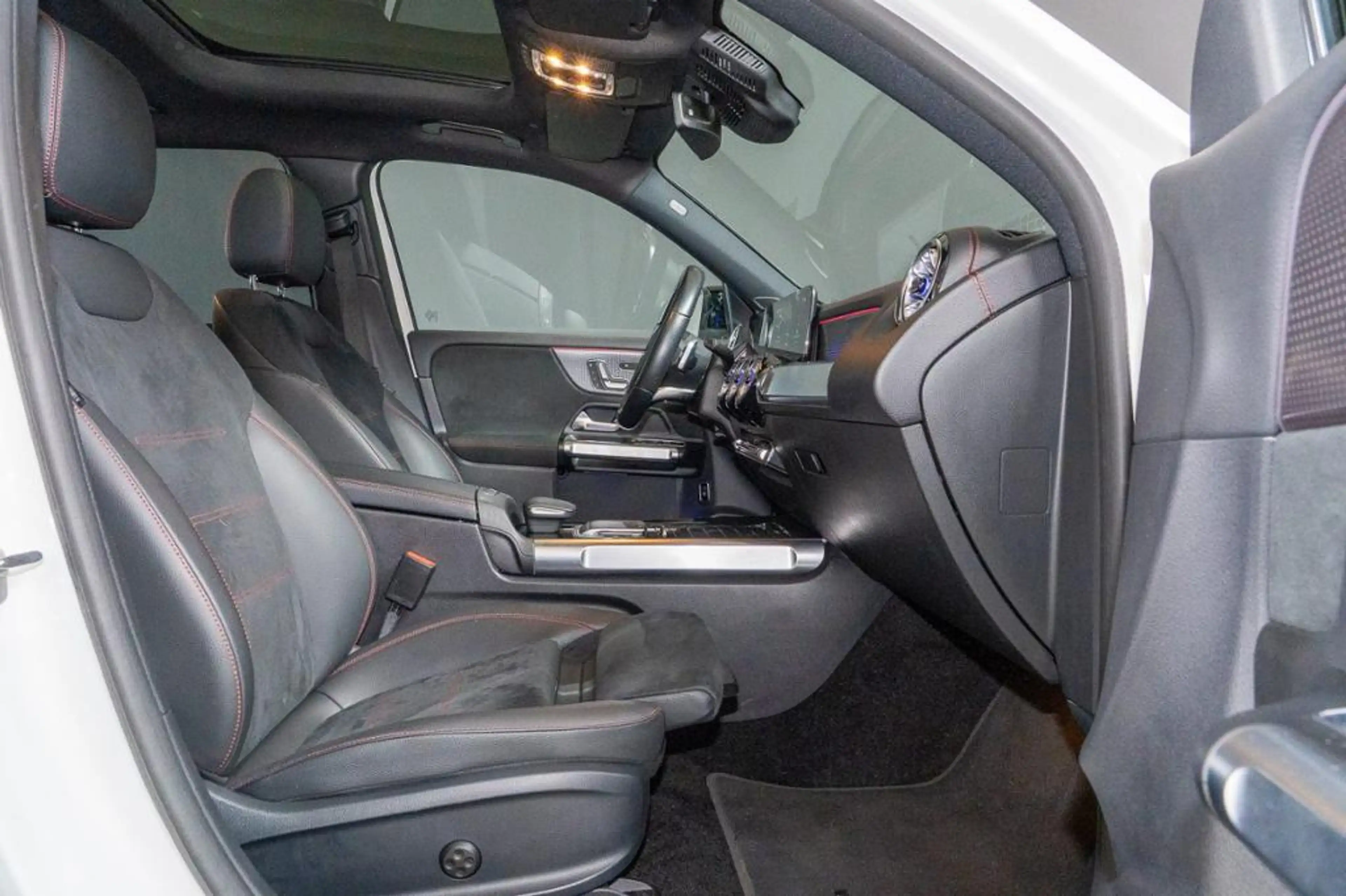 Mercedes-Benz EQB 250 + *AMG 7Sitzer Panorma Night 360° Head up Distroni — photo 8