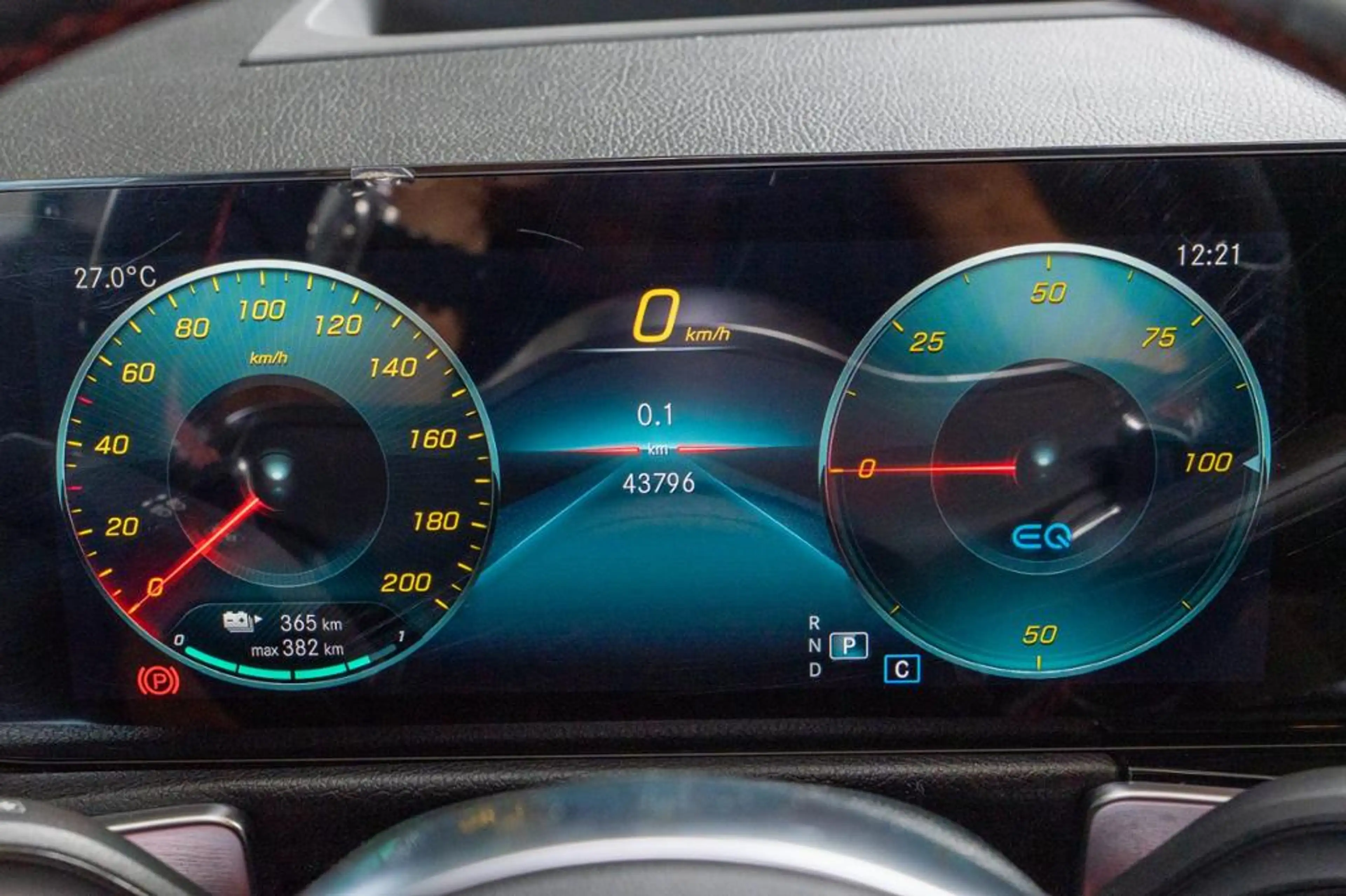 Mercedes-Benz EQB 250 + *AMG 7Sitzer Panorma Night 360° Head up Distroni — photo 12