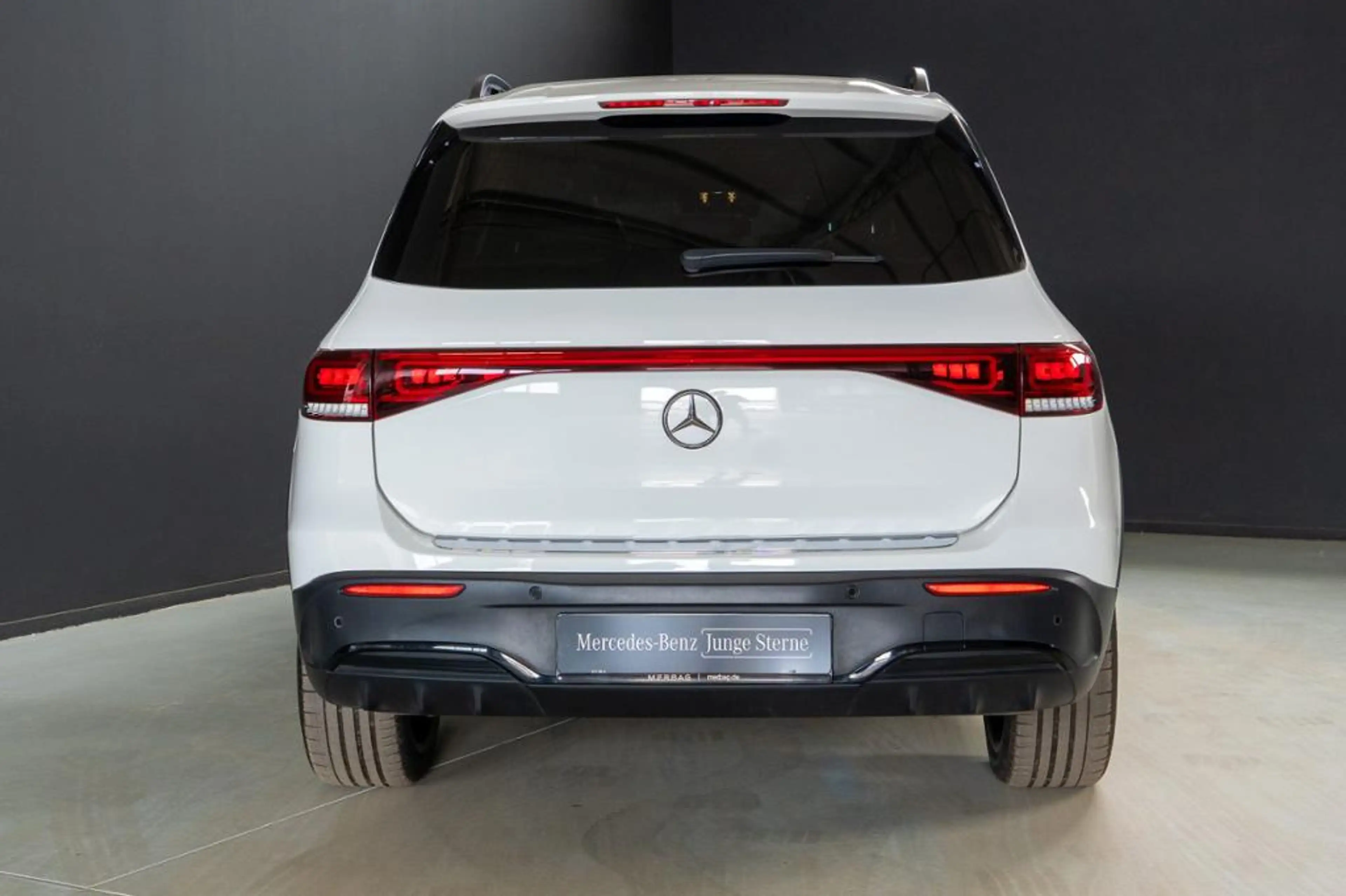 Mercedes-Benz EQB 250 + *AMG 7Sitzer Panorma Night 360° Head up Distroni — photo 4