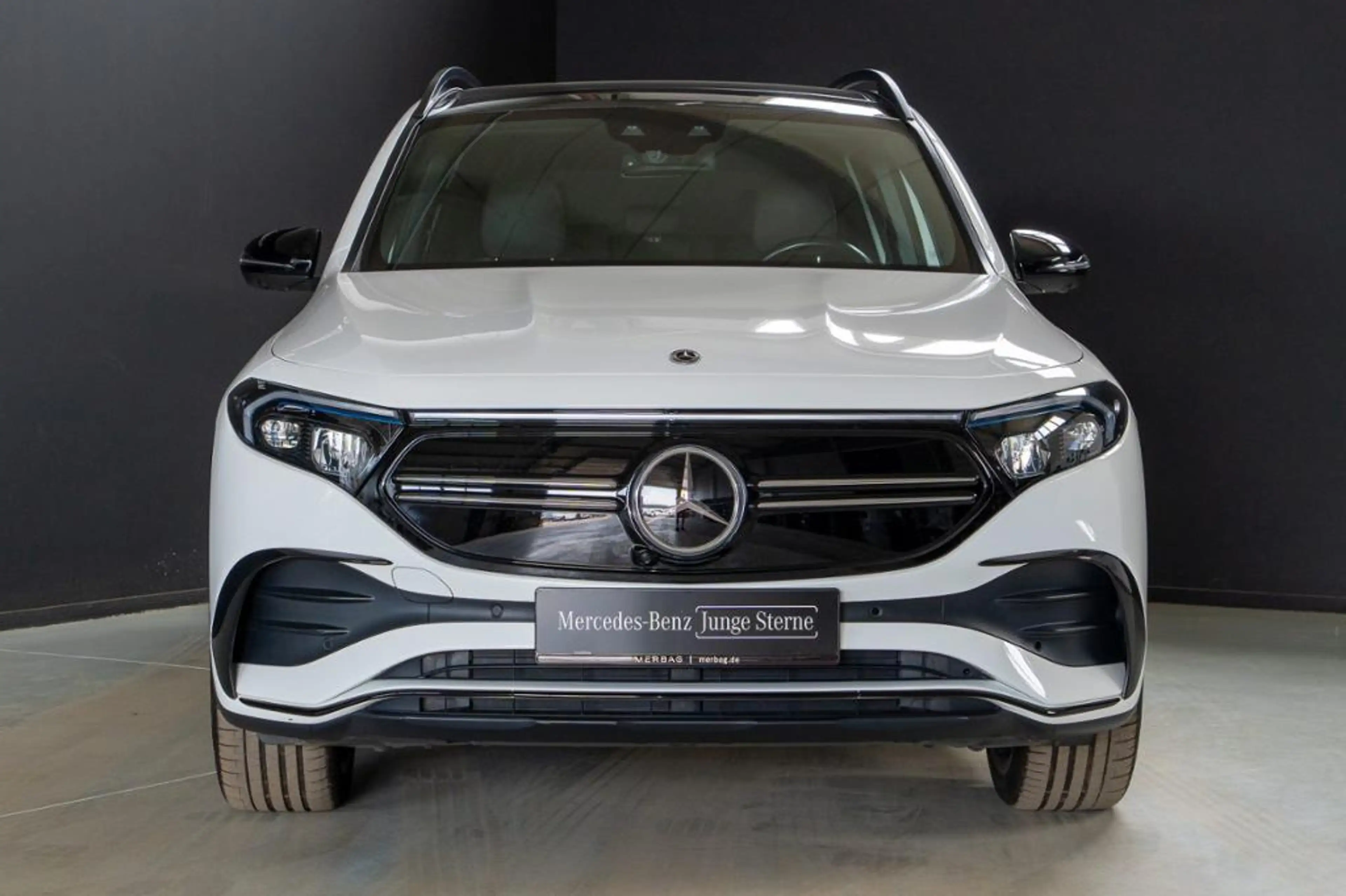 Mercedes-Benz EQB 250 + *AMG 7Sitzer Panorma Night 360° Head up Distroni — photo 2