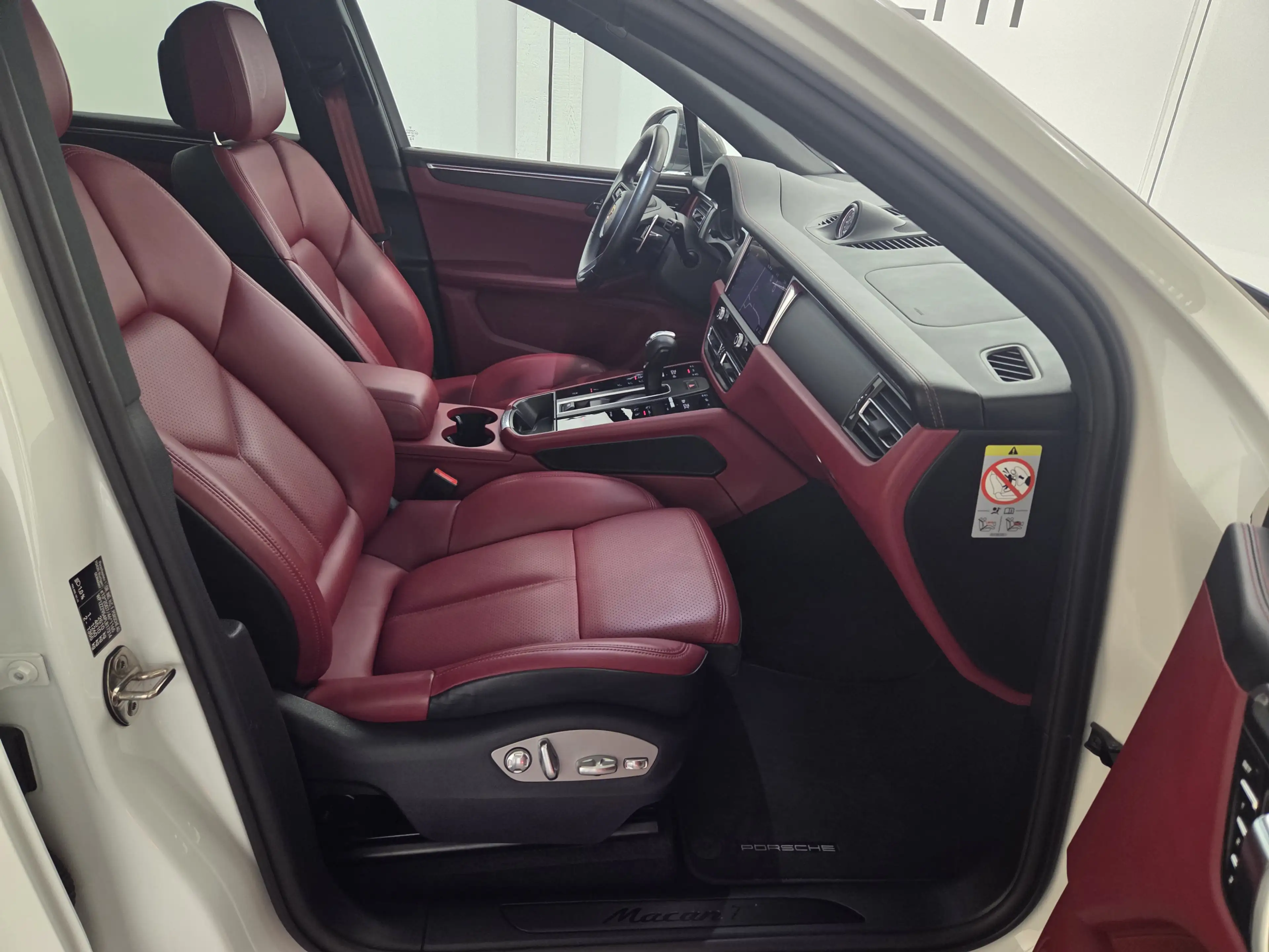 Porsche Macan T PDK, Kamera, Panorama, 21 Zoll, ACC, DAB — photo 15