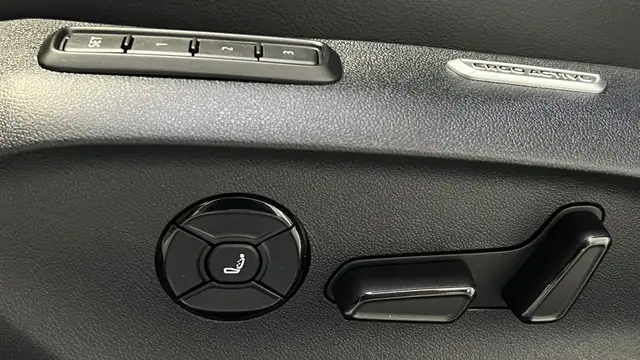 Volkswagen Passat Variant TDI 4Motion R-Line Head-up Memory Sitzbelüftung Ansicht 25
