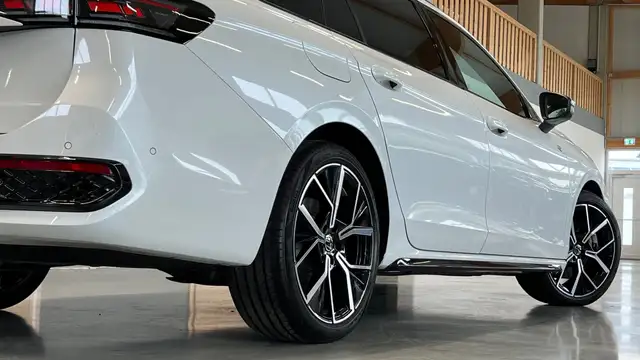 Volkswagen Passat Variant TDI 4Motion R-Line Head-up Memory Sitzbelüftung Ansicht 18