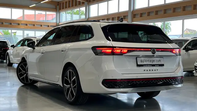 Volkswagen Passat Variant TDI 4Motion R-Line Head-up Memory Sitzbelüftung Ansicht 3