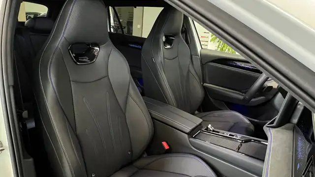 Volkswagen Passat Variant TDI 4Motion R-Line Head-up Memory Sitzbelüftung Ansicht 9