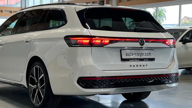 Volkswagen Passat Variant TDI 4Motion R-Line Head-up Memory Sitzbelüftung Ansicht 17