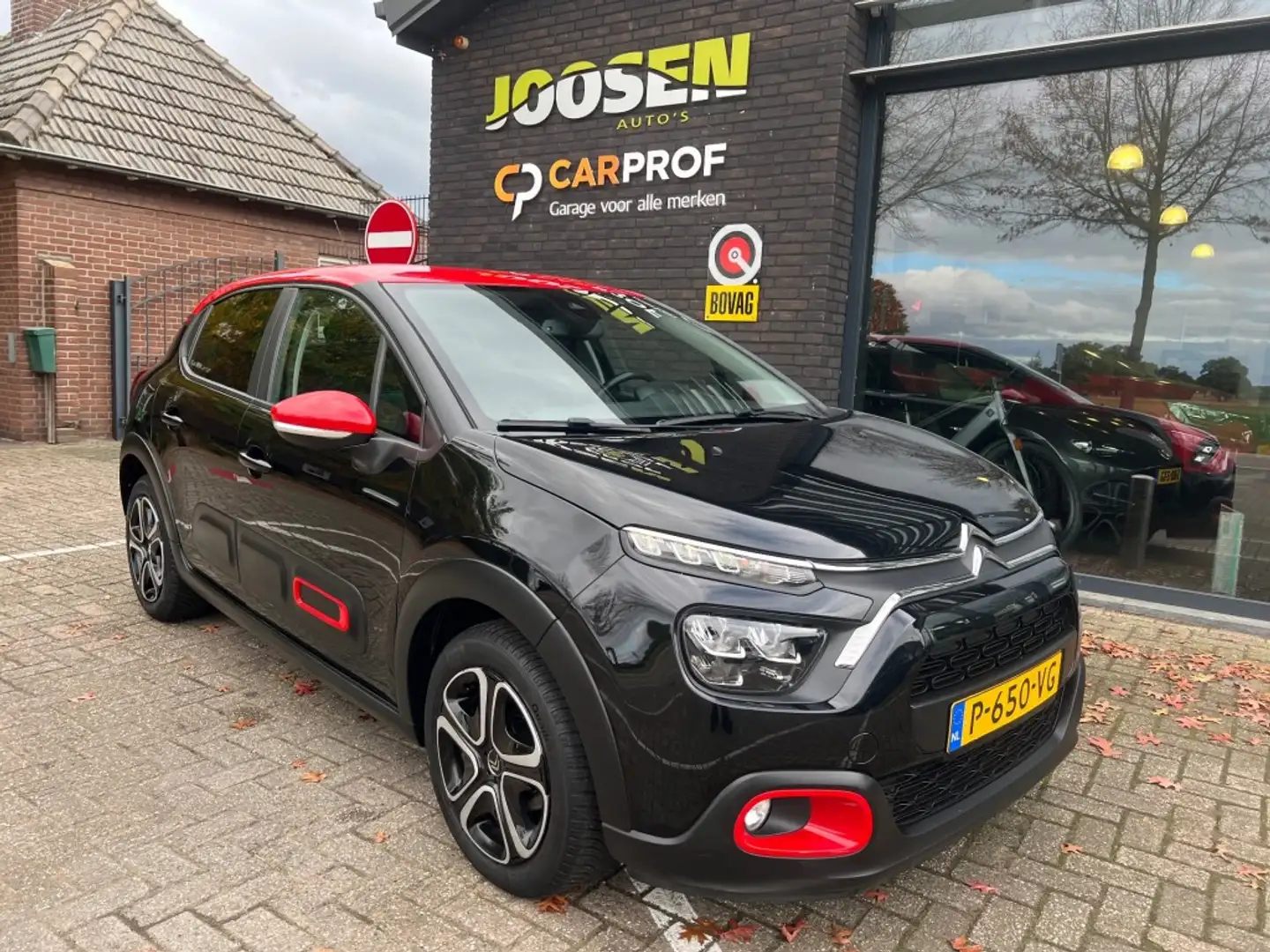 Citroen C3 1.2 PT SHINE Zwart - 1