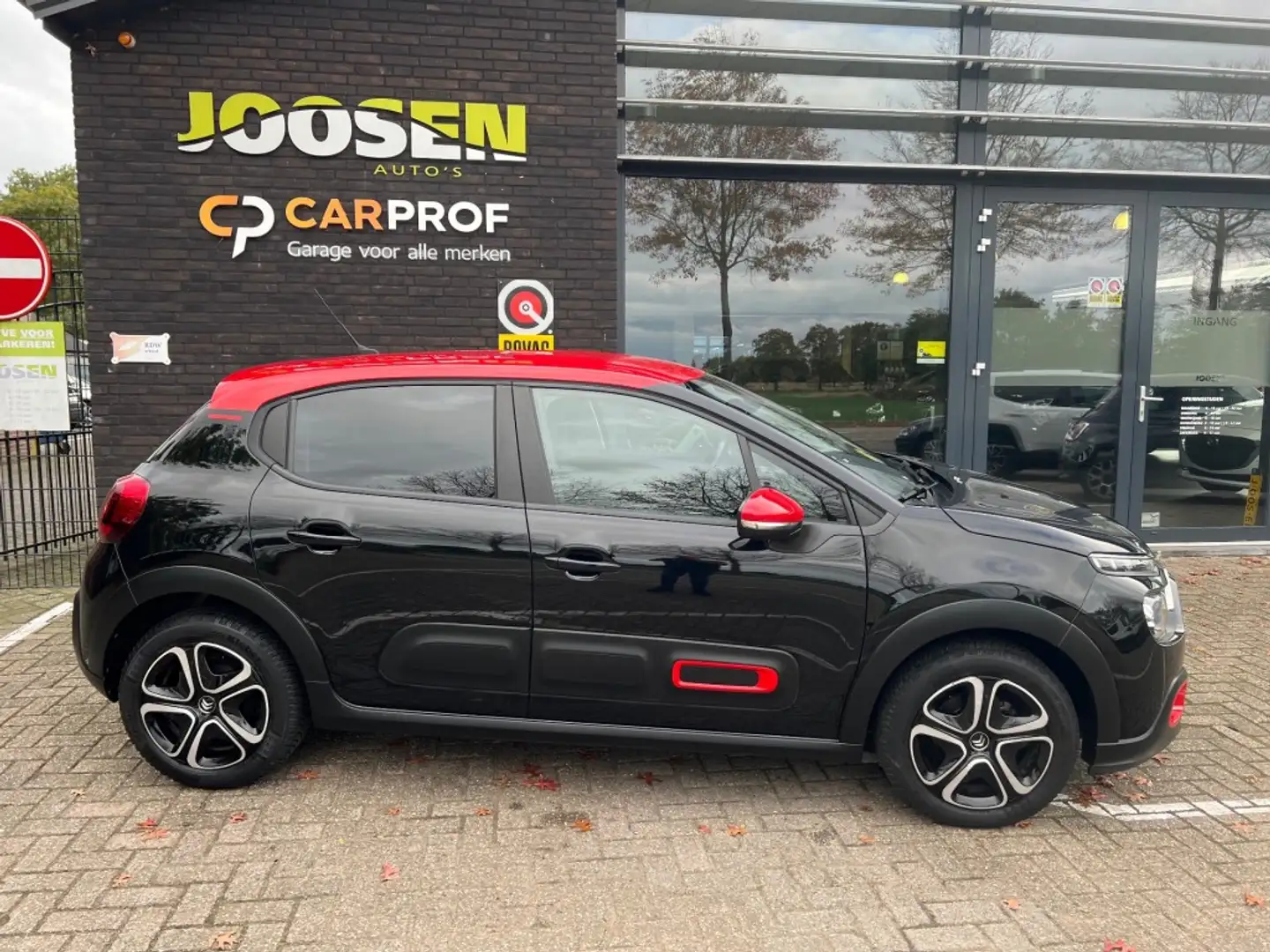 Citroen C3 1.2 PT SHINE Zwart - 2