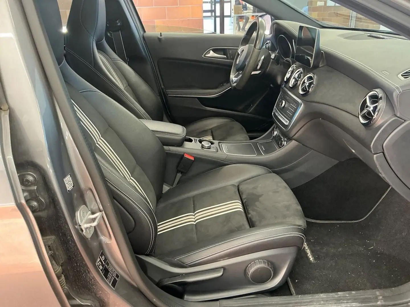 Mercedes-Benz GLA 220 GLA 220 d 4Matic 7G-DCTAMG Line Серый - 1