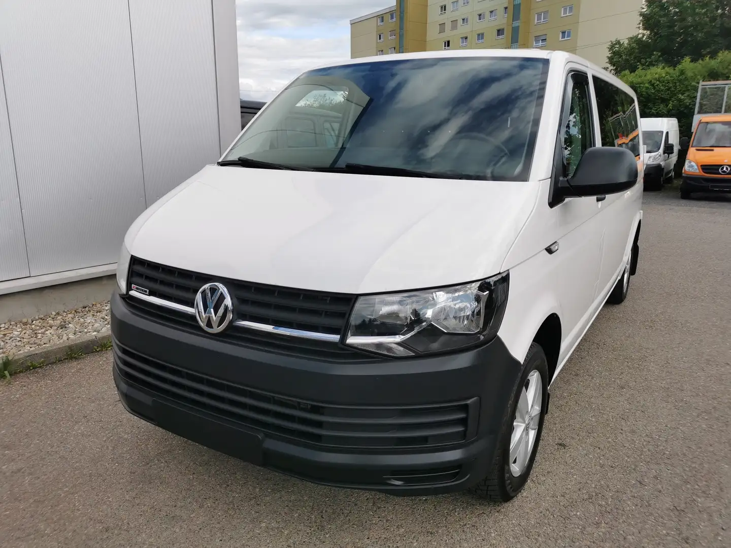 Volkswagen T6 Kombi Kombi lang 4Motion 9 sitzer Weiß - 1