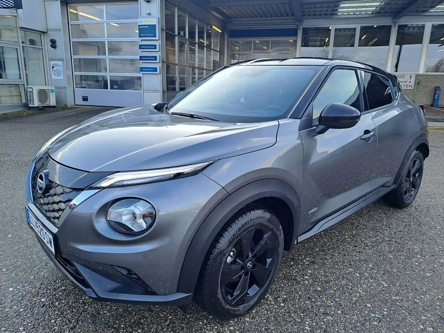 Nissan Juke 1,6 Hybrid Tekna 4AMT Aut. Grau - 2