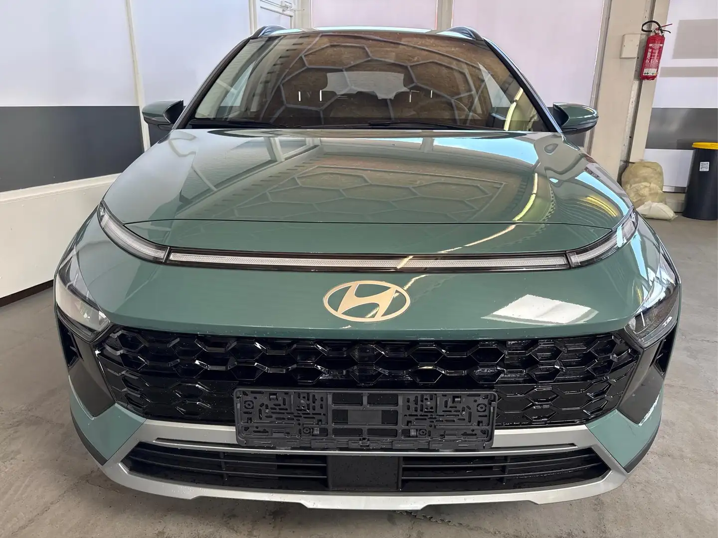 Hyundai BAYON PREMIUM FL NAVI SHZ RFK PDC KLIMAAUTOMATIK 1.2 ... Grün - 2