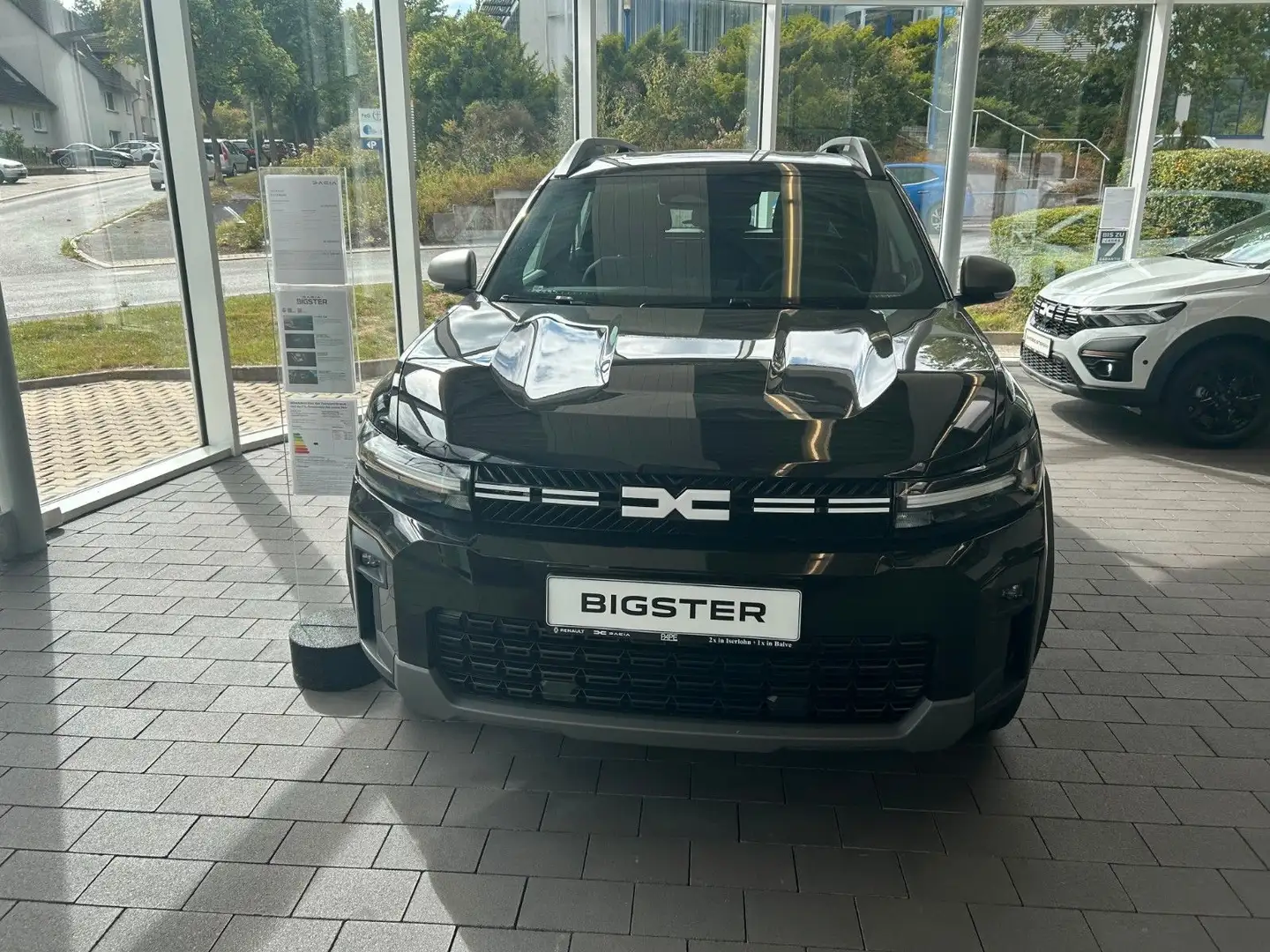 Dacia Bigster TCe 140 Expression Zwart - 2