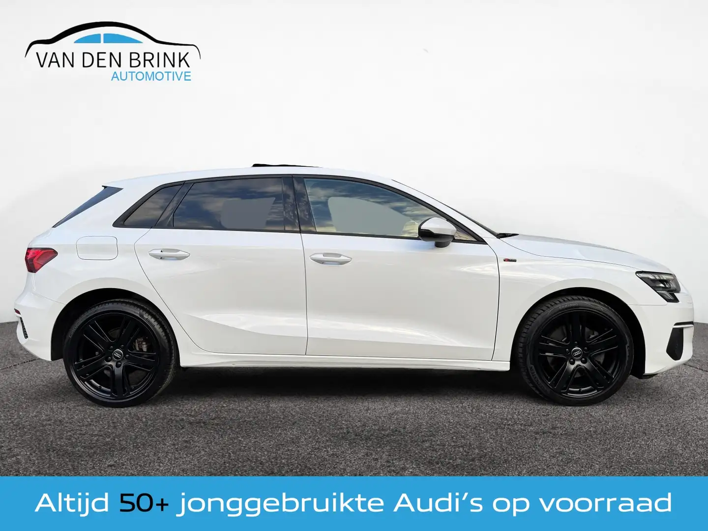Audi A3 Sportback 40 TFSIe 204 pk S-line Black Pano Wit - 2