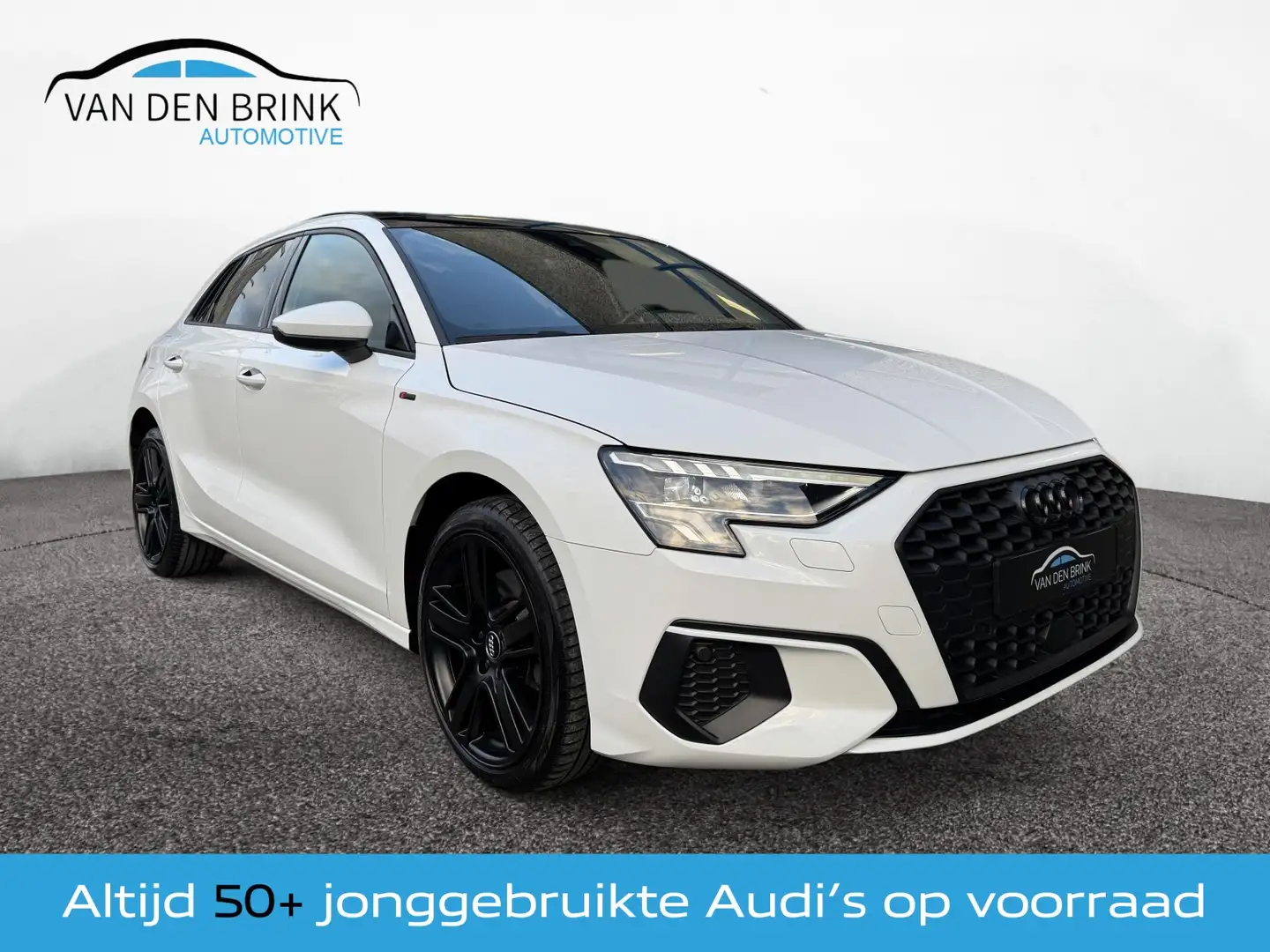 Audi A3 Sportback 40 TFSIe 204 pk S-line Black Pano Wit - 1