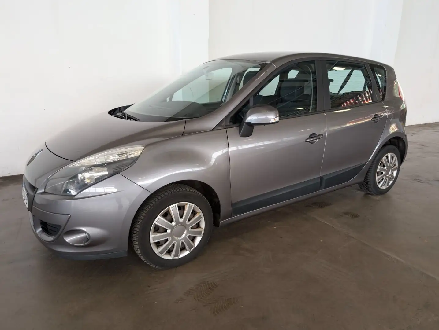 Renault Scenic Expression 1.6 16V 110 Grau - 1