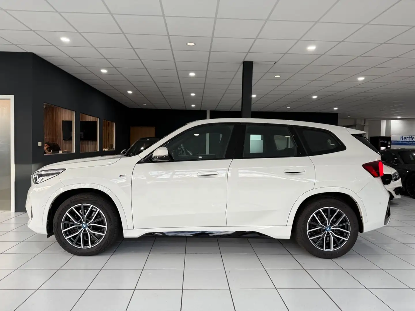 BMW iX1 30 xDrive*M-PAKET*KAMERA*LED-SCHW*SHZ*ALCANT Blanc - 2