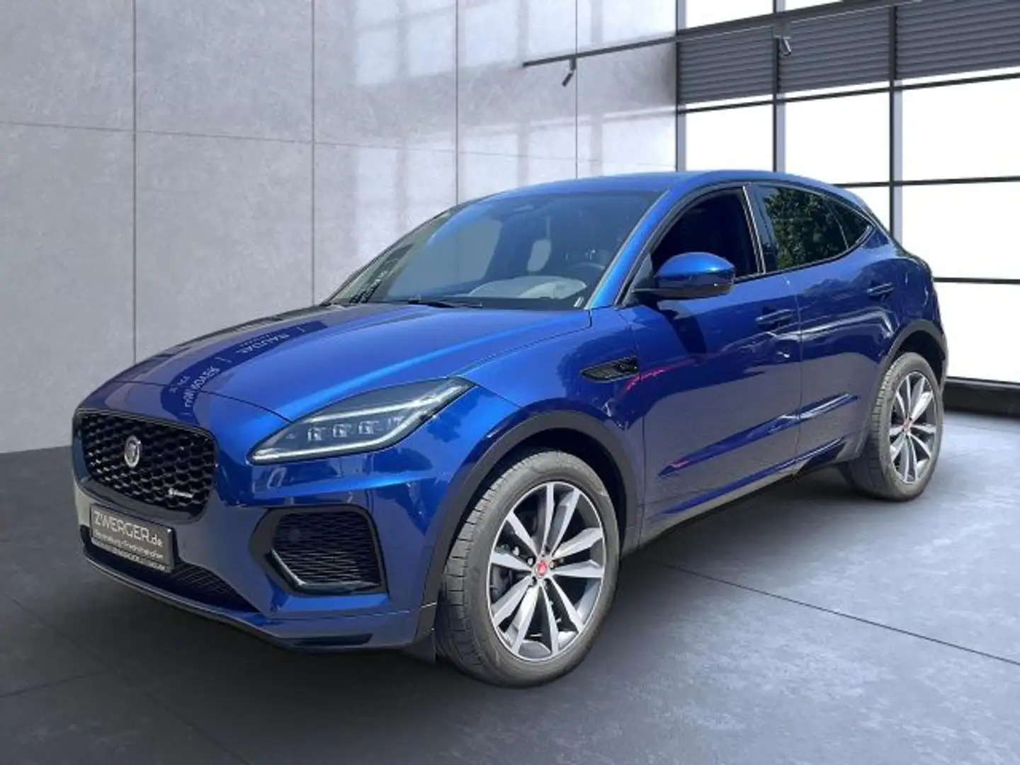 Jaguar E-Pace P300e R-Dynamic HSE AHK PANORAMA Bluetooth Blauw - 2