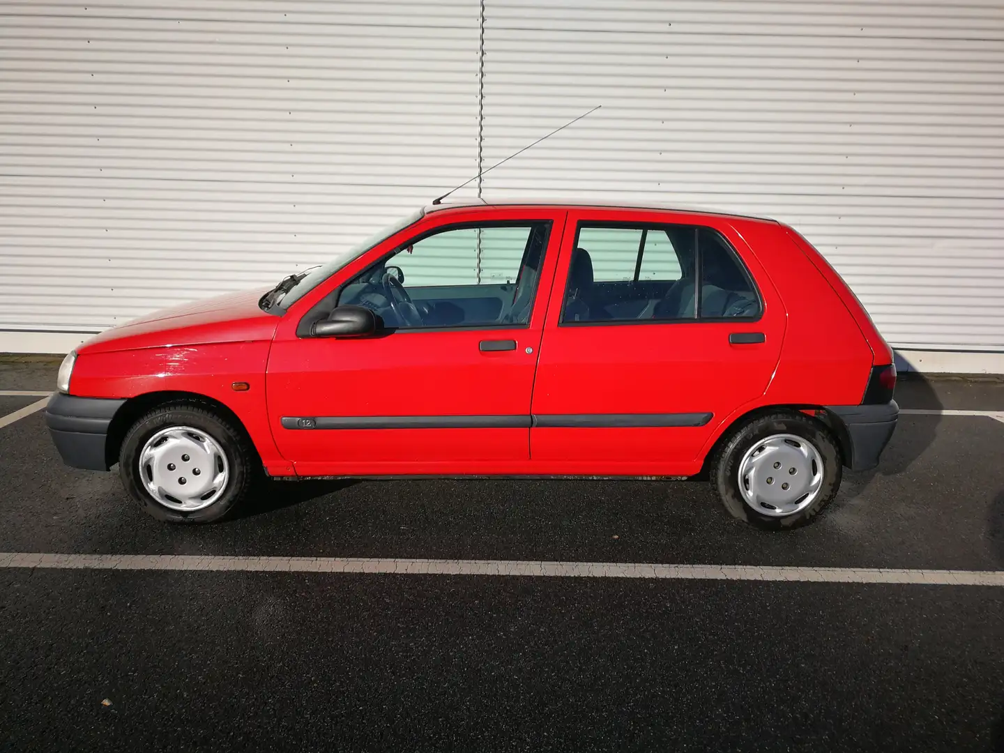 Renault Clio 1.2i Campus aus 2-Hand Rojo - 2